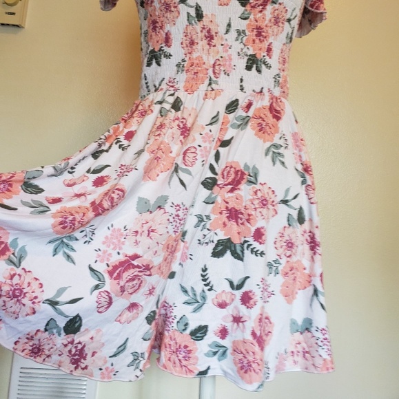 ๐ธPink Garage Floral Off The Shoulder Romper๐ธ - Picture 4 of 6